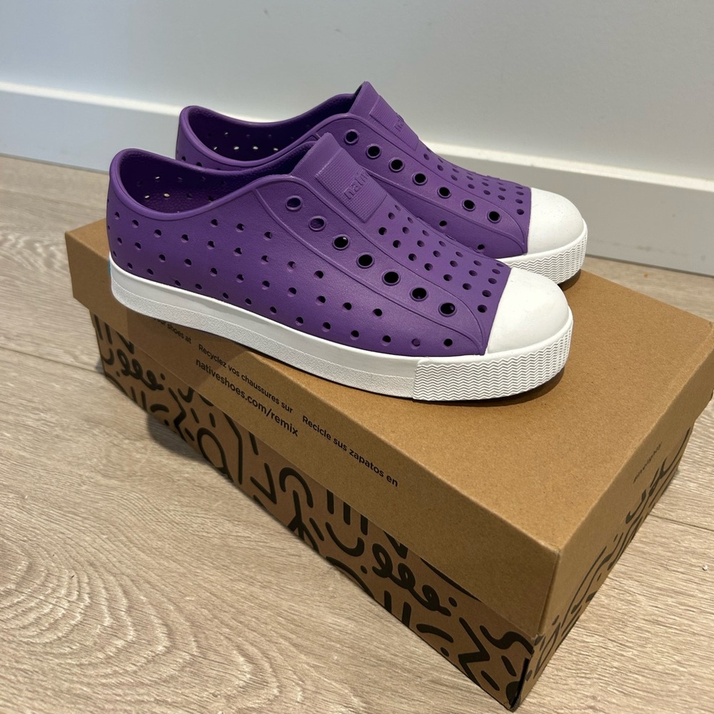 Native Jefferson Kids  sz J2 NWB